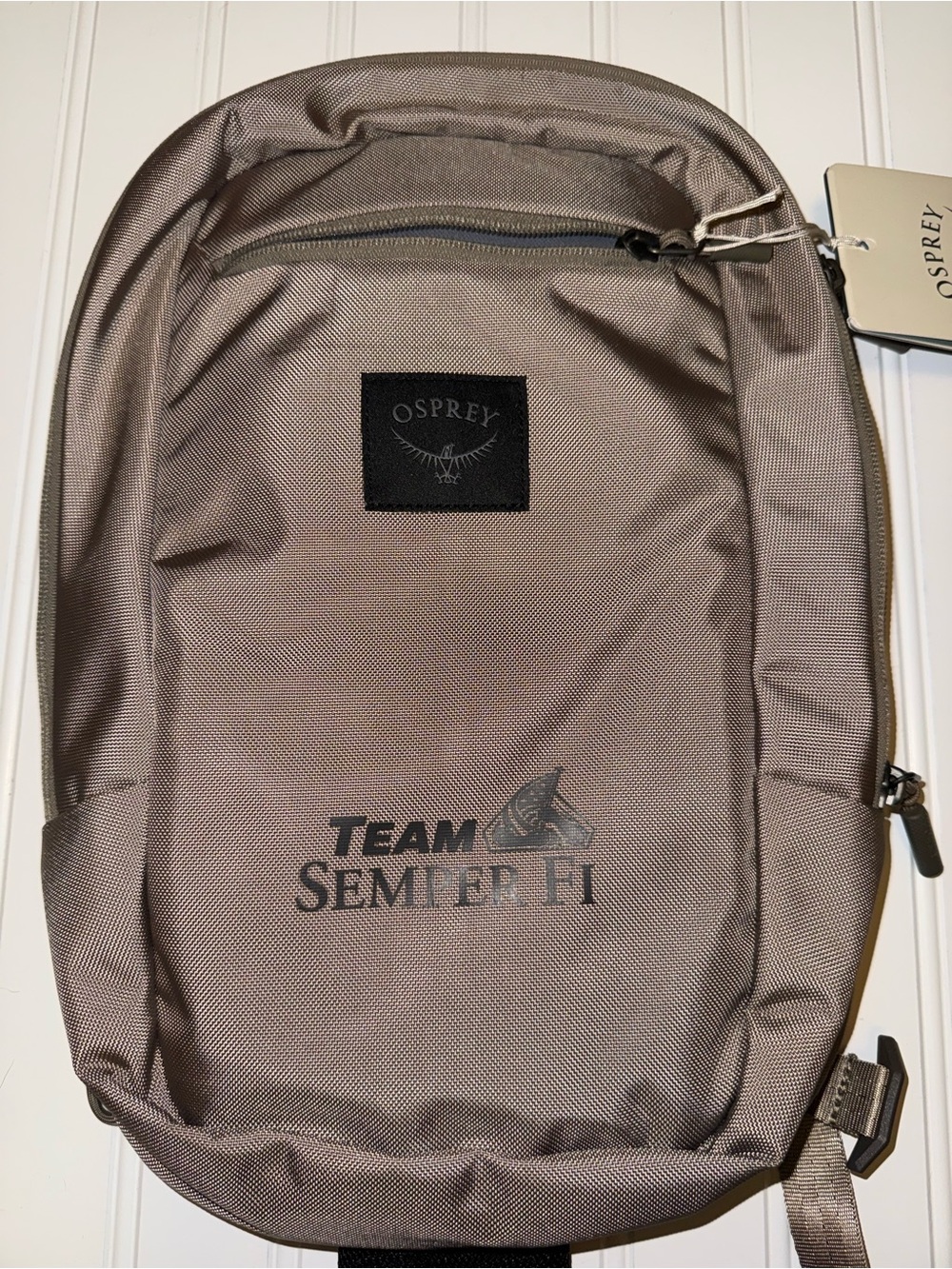 OSPREY Men's Taupe Backpack with Team Semper Fi Graphic